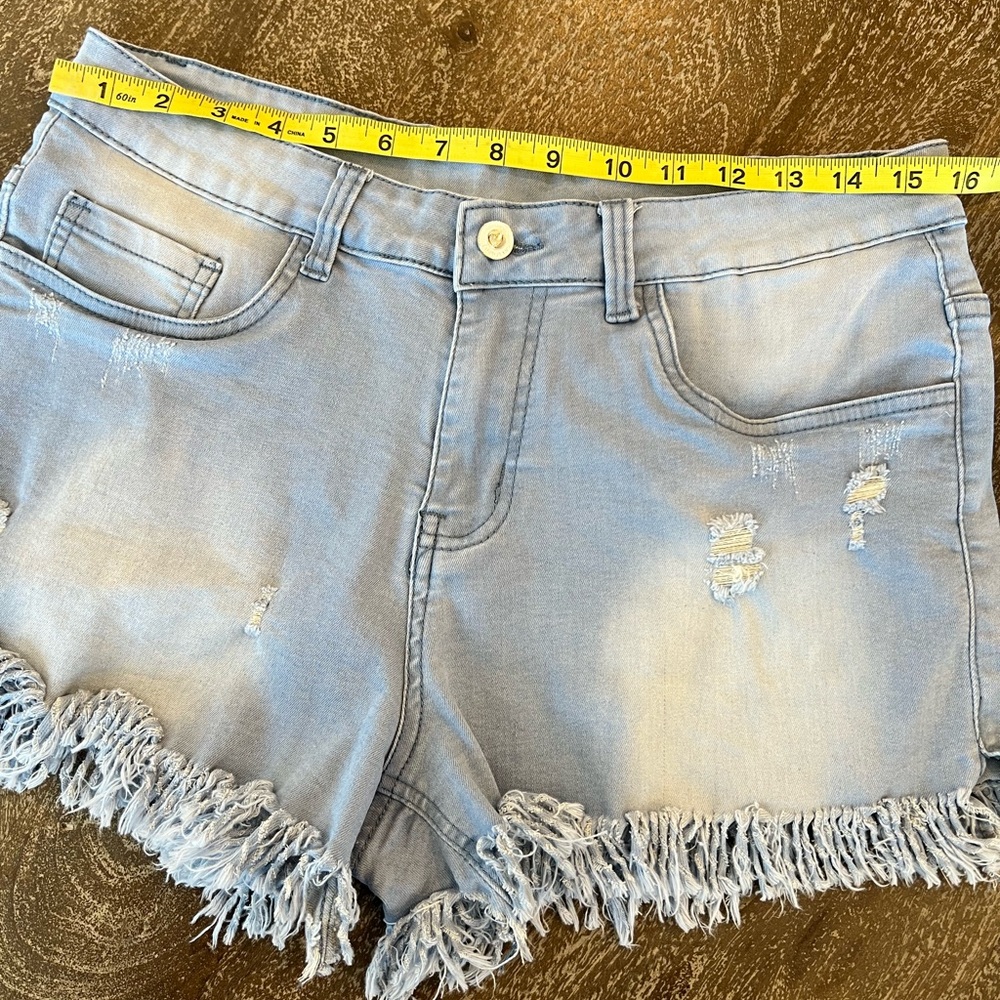 Stylish Frayed Hem Denim Shorts - Picture 5 of 7